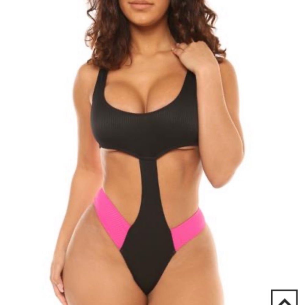 Icon Swim Black/ pink monokini. NWOT